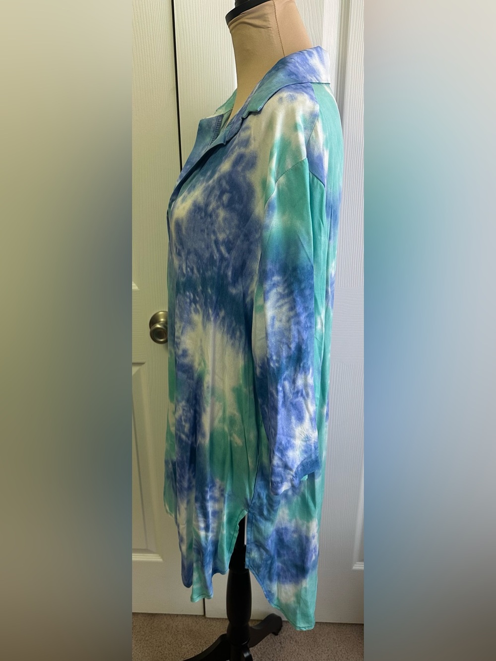 Tie-Dye V-Neck Swim Coverup Tunic in Blue & Green - Picture 3 of 7